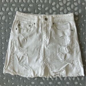 American Eagle Outfitters ripped mini white denim skirt. Size 0 but stretchy